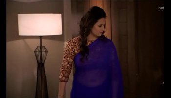 Divyanka tripathi ishita deep navel treat in blue saree